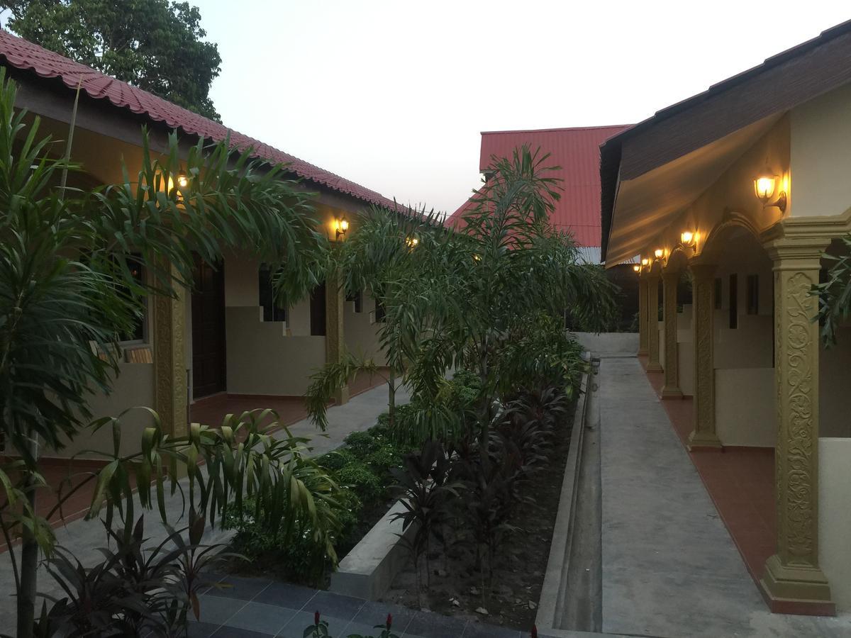 Dhania Cenang Beach Motel Pantai Cenang  Exterior foto